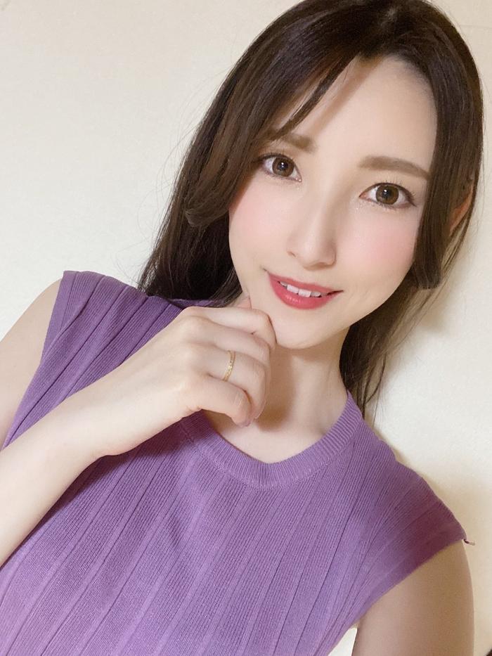 饭冈佳奈子写真